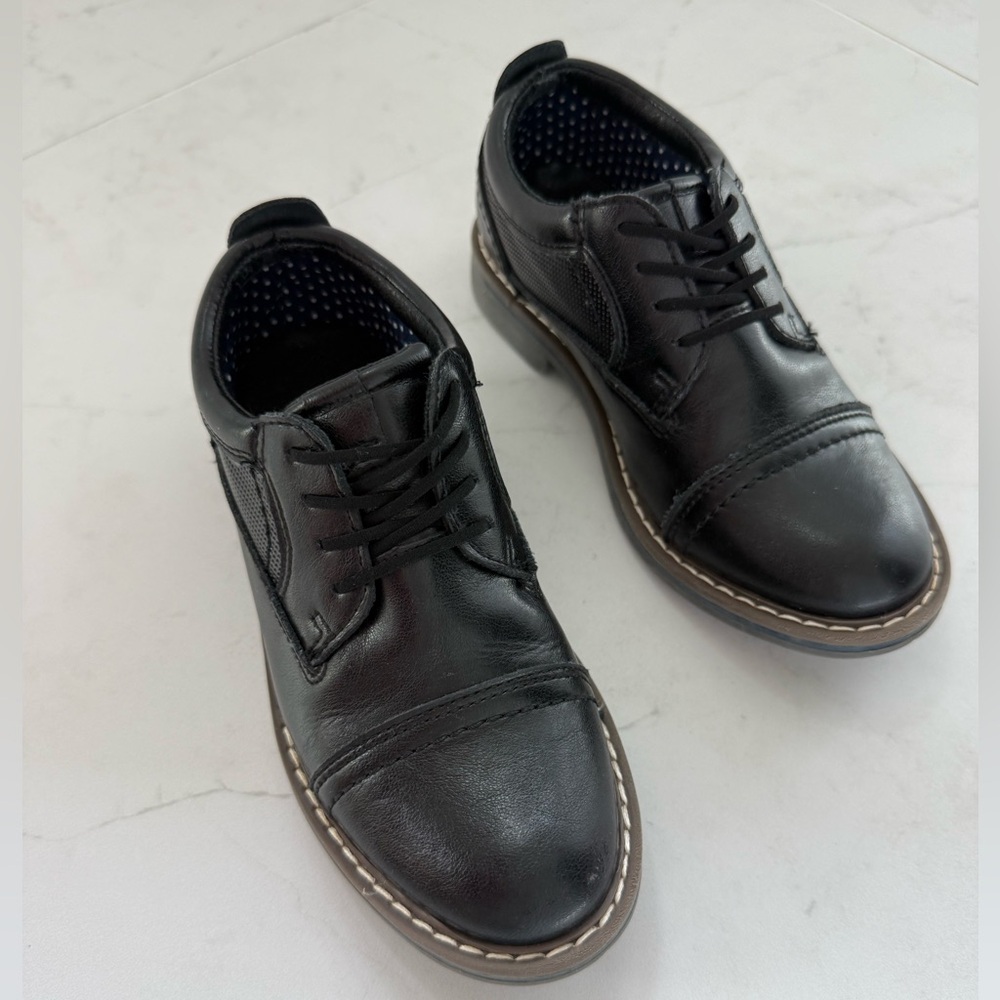 Steve Madden Black Leather Lace-Up Derbys with Contrast Stitching